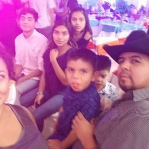 Meet your Posher, Cesar